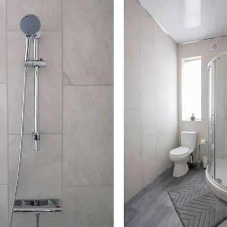Big New House - 5bdr Near Manchester