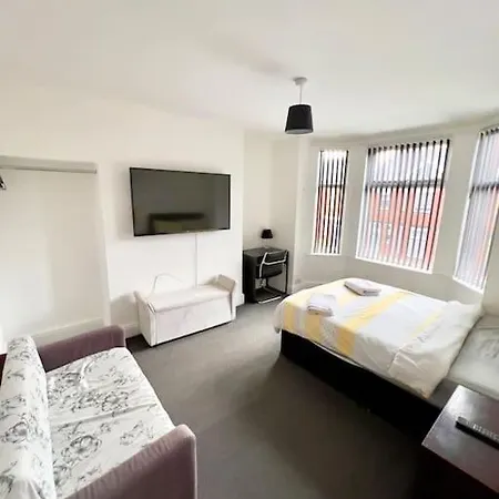 Tatil Evi United View! Big House, Prime Location, Transport Manchester