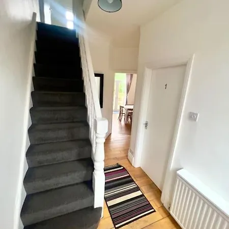 United View! Big House, Prime Location, Transport