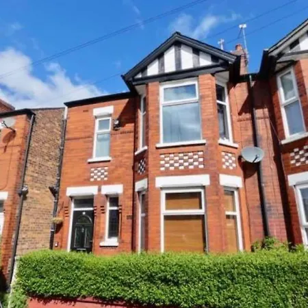 Tatil Evi United View! Big House, Prime Location, Transport Manchester