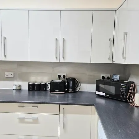 Large Four Bedroom House In Near Centre Ferienhaus Manchester