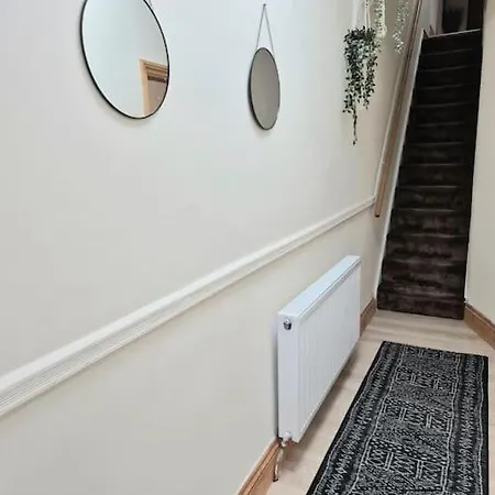 Large Four Bedroom House In Near Centre Dom wakacyjny *