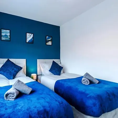 Beautiful Modern Home, Sleeps 8, Free Parking Prázdninový dům