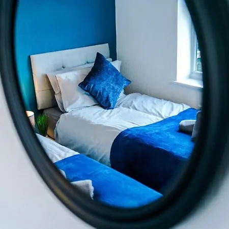 Prázdninový dům Beautiful Modern Home, Sleeps 8, Free Parking *