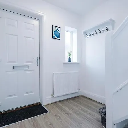 Beautiful Modern Home, Sleeps 8, Free Parking Prázdninový dům Manchester
