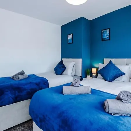 Prázdninový dům Beautiful Modern Home, Sleeps 8, Free Parking
