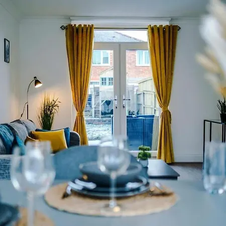 Beautiful Modern Home, Sleeps 8, Free Parking Prázdninový dům *
