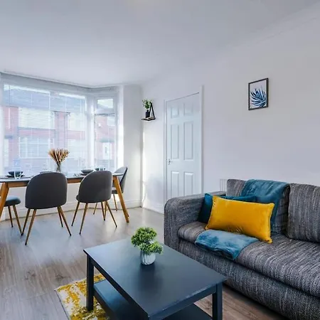 Beautiful Modern Home, Sleeps 8, Free Parking Prázdninový dům *