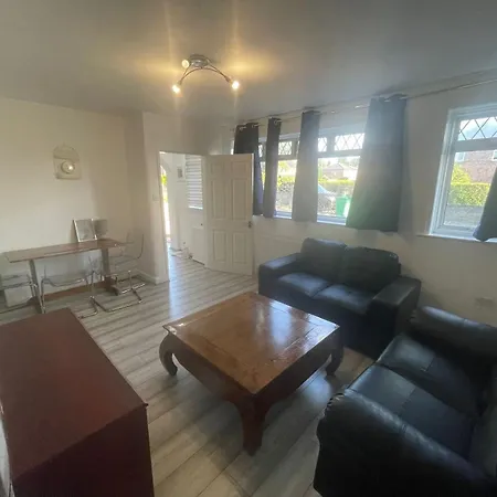 Spacious En-suite Ground Floor Bedroom Manchester