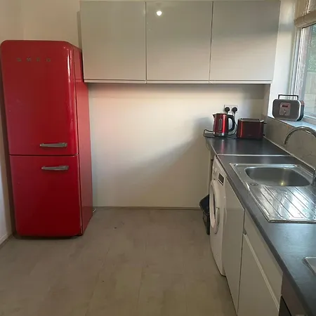 Spacious En-suite Ground Floor Bedroom * Manchester