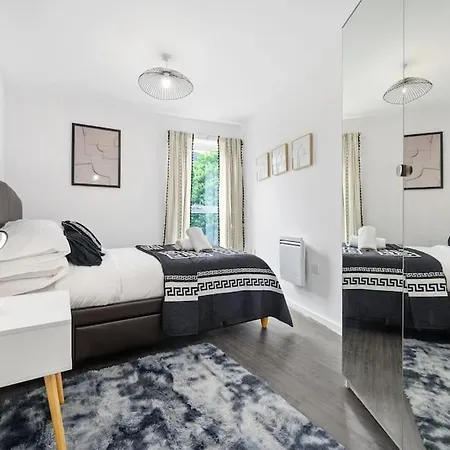 Cityfront Luxe Near Centre Facing Etihad & Coop Live, Free Parking * Manchester