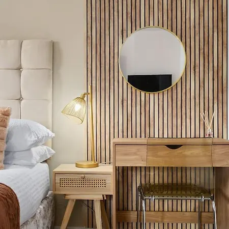 Cityfront Luxe Near Centre Facing Etihad & Coop Live, Free Parking Lejlighed