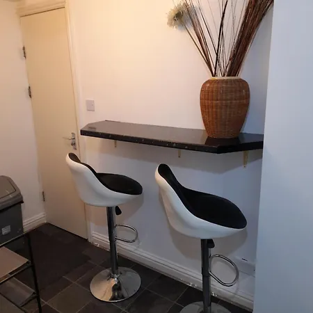 Two Bedroom Ancoats With Private Entrance *