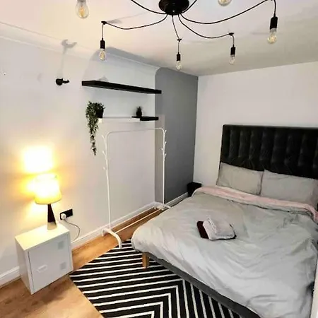 View Large 5br Town House Parking Holiday home