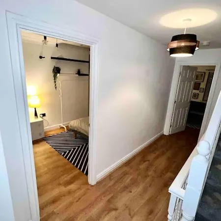 View Large 5br Town House Parking Holiday home *