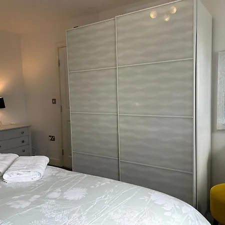 3-bedroom House Close To Centre *