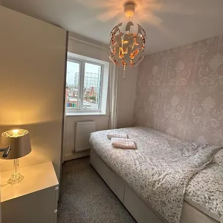 3-bedroom House Close To Centre * Manchester
