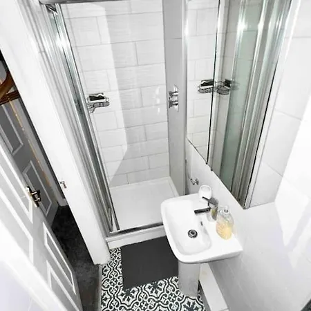 View Large 5br Town House Parking Holiday home *