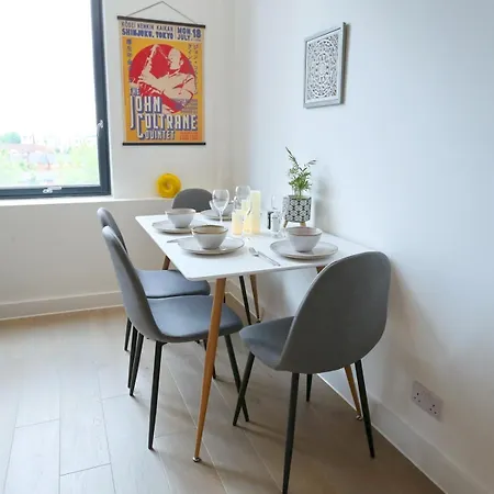 Apartman Trafford Duplex With Free Parking Pass The Keys *