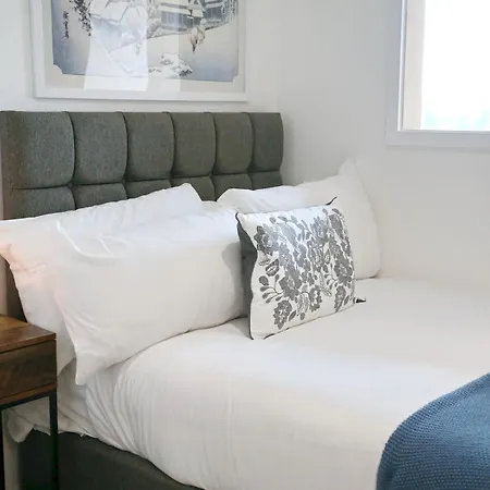 Apartman Trafford Duplex With Free Parking Pass The Keys