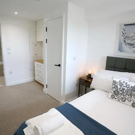 Apartment Trafford Duplex With Free Parking Pass The Keys *