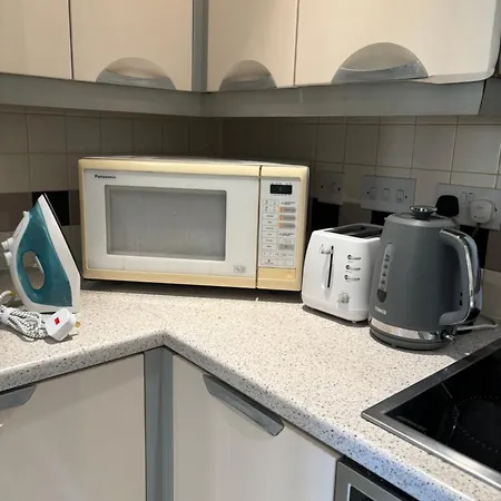 2 Bedroom Modern Salford アパート