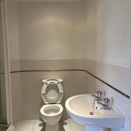 2 Bedroom Modern Salford * マンチェスター