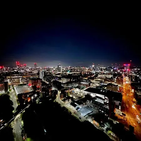 Zen Retreat Penthouse - Panoramic Views Pass The Keys Manchester