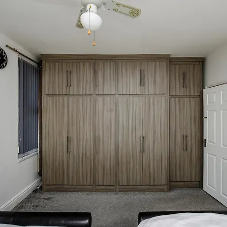 Modern 7 Bed In City Centre With Free Parking & Wifi