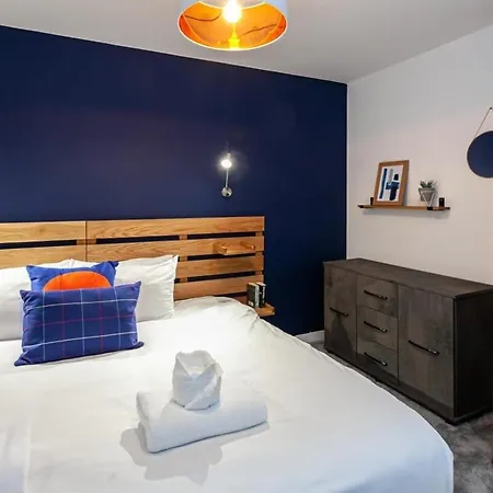 Superb 2 Bed Flat 5min To Old Trafford Stadium