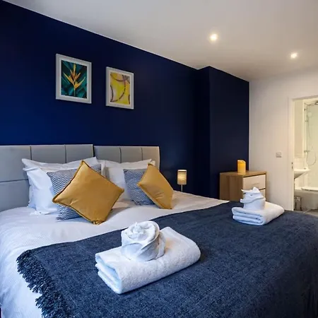 Contemporary 1 Bedroom In Centre *