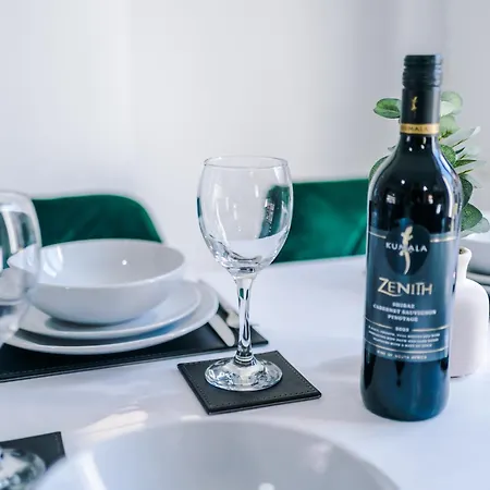 Hébergement de vacances Stunning 3-bed In By 53 Degrees Property, Ideal For Contractor Groups & Long-term Business, Free Parking - Sleeps 7! Manchester