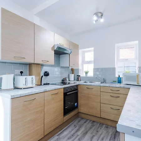 Stunning 3-bed In By 53 Degrees Property, Ideal For Contractor Groups & Long-term Business, Free Parking - Sleeps 7! * Manchester