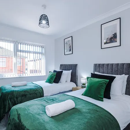 Stunning 3-bed In By 53 Degrees Property, Ideal For Contractor Groups & Long-term Business, Free Parking - Sleeps 7! *