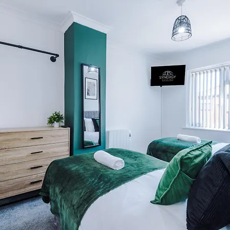 Stunning 3-bed In By 53 Degrees Property, Ideal For Contractor Groups & Long-term Business, Free Parking - Sleeps 7! * Manchester