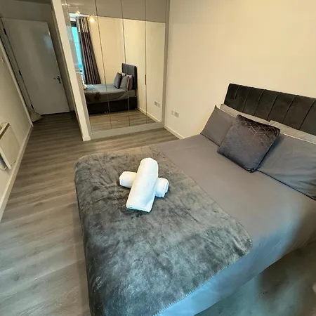 Modern Smart 2 Bedroom Apartment Manchester