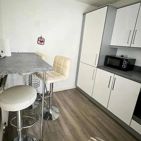 Roomy 3-bed With Complimentary Parking アパート マンチェスター