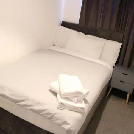 Holiday home Cosy 2 Bed With Parking Near Piccadilly, Etihad Stadium And Coop Live Sleeps Up To 5 Manchester