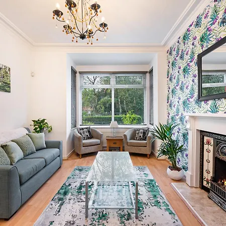 Pass The Keys Old Trafford 4-bedroom Retreat Near United & Centre - Family-friendly * Manchester