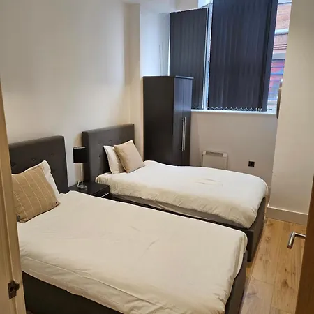Two Bedrooms Center * マンチェスター