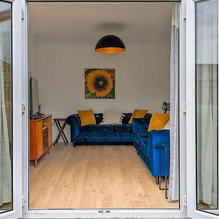 Feriehus Stylish Family In Old Trafford, - Pass The Keys