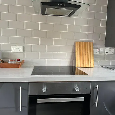 Feriehus Modern Home, Beautiful Spacious Garden, Centre Netflix Manchester