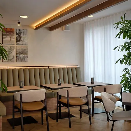 The Reach At Piccadilly, Manchester, A Tribute Portfolio Манчестер