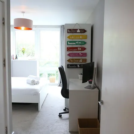 Pass The Keys Stylish Flat With Parking Close To Coop Arena 아파트 맨체스터