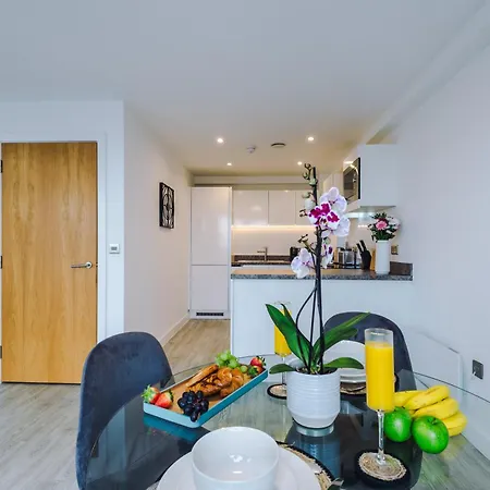 Apartment 2bed Duplex Near Mediacity & Centre, Easter Deals Now On