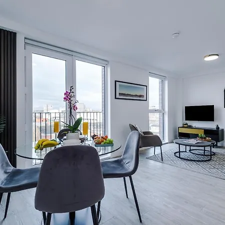 2bed Duplex Near Mediacity & Centre, Easter Deals Now On Manchester