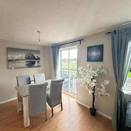 Lovely 2 Dbl Bed Near Heaton Park And North Hospital With Parking 맨체스터