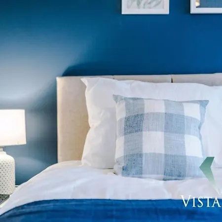 בית נופש 3bdr House By Vista Short Lets & Serviced With Pool Table And Driveway Parking מנצ'סטר