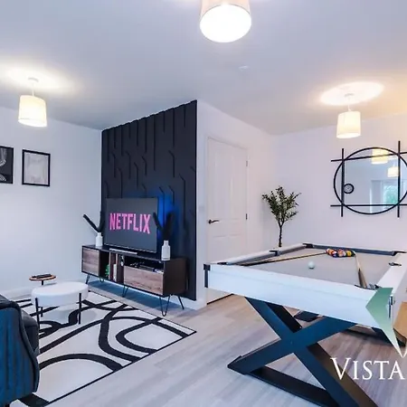 3bdr House By Vista Short Lets & Serviced With Pool Table And Driveway Parking * מנצ'סטר