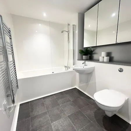 Apartment Lovely 2 Bedroom Manchester